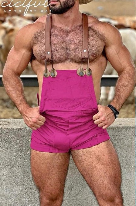 Fuck hoochie daddy shorts this year I petition the hoochie-alls https://t.co/zGU0JQiJdZ