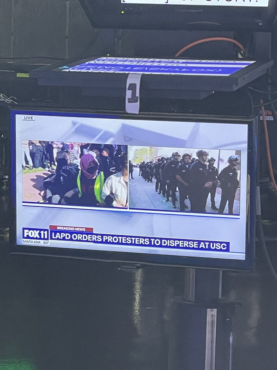 .@LAPDHQ officers in riot gear ready to move in to arrest demonstrators on USC campus for criminal trespassing… the pro Palestinian demonstrators have been told to disperse… they are locking arms willing to be arrested.