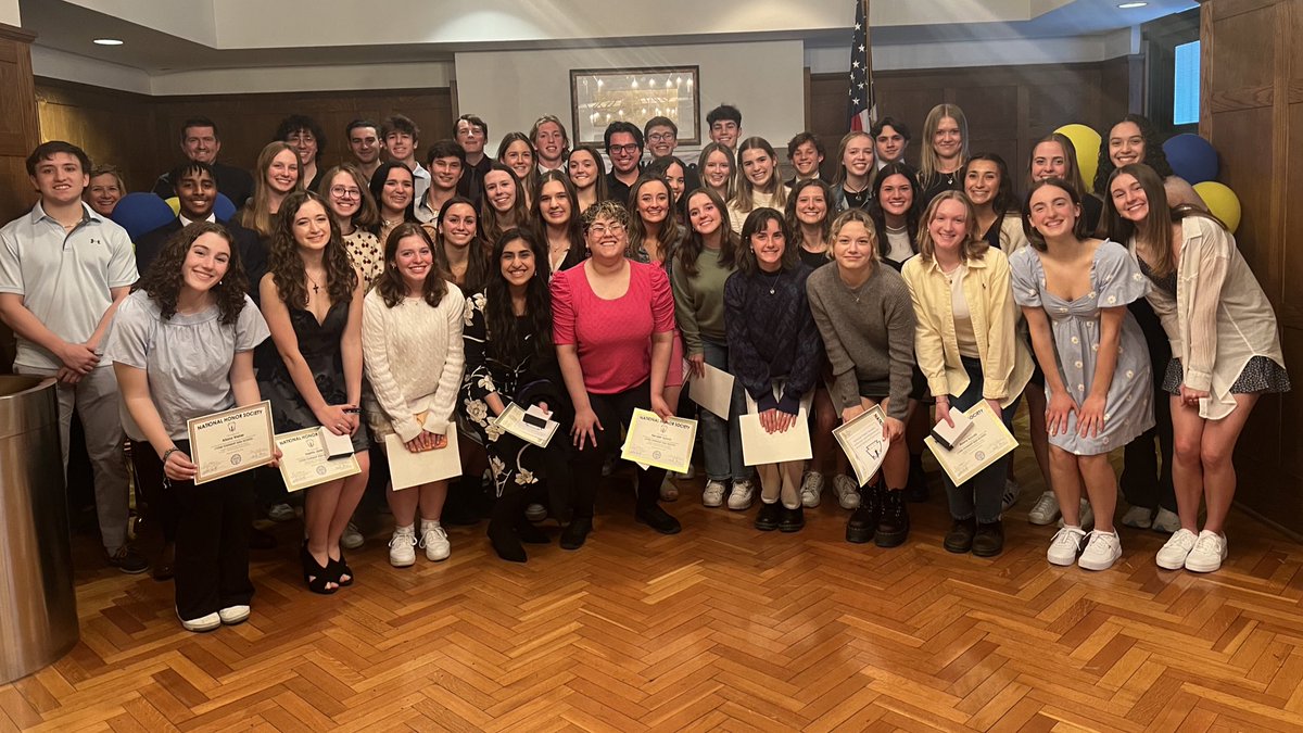 jltyrrell8's tweet photo. Congratulations to our amazing @LTHS_D204 students that were recognized tonight at the National Honor Society Induction and Presidential Award Ceremony! Service Award winners have accumulated over 8,000 hours of service this year! @LTActivities #WeAreLT https://t.co/R3N3ZCpD6y