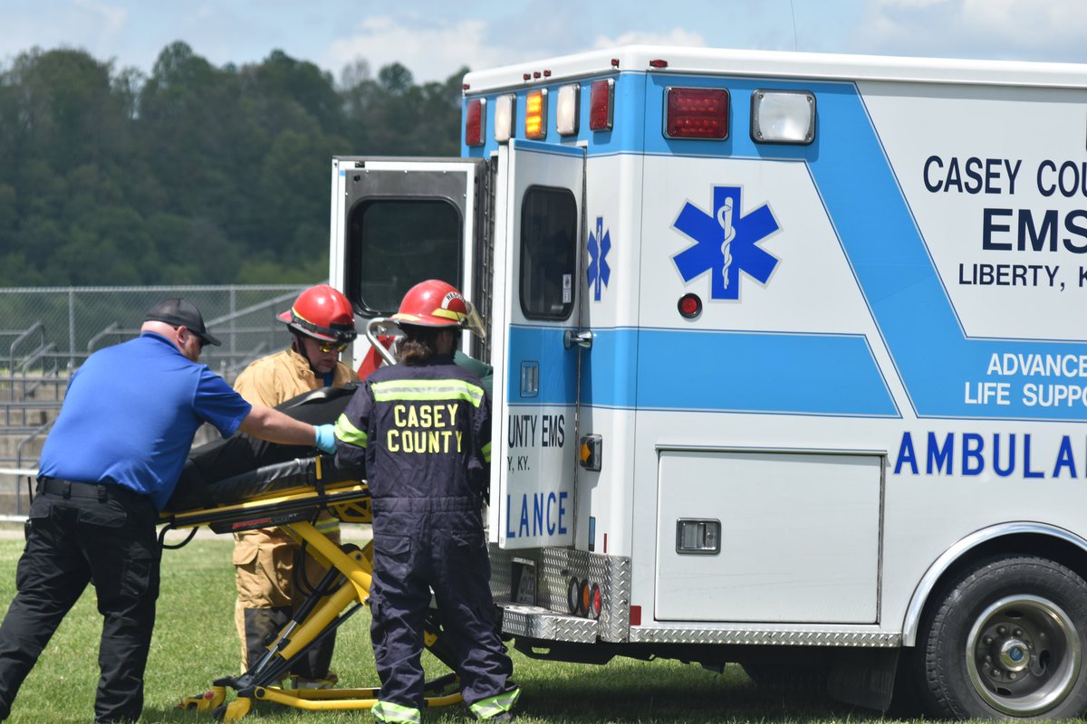 @CaseyCoSchools would like to thank our first responders who helped with today's mock accident scene. Our Juniors & Seniors were able to watch a mock car accident, looking to show the outcome of poor choices regarding alcohol and drug usage. 🚨 🚓🚑🚒 🚨 🚓🚑🚒