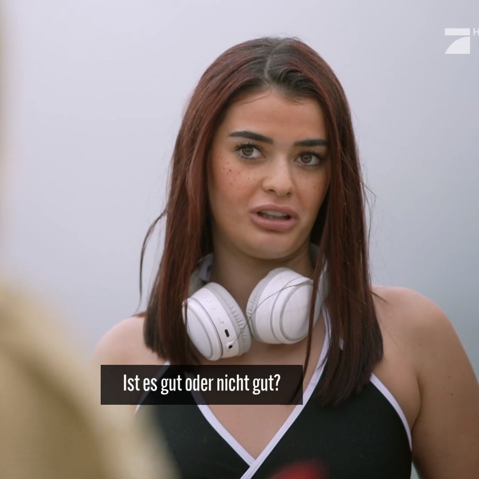 bachursafai's tweet photo. @Thomas__2290 Also ich fand Elsa und Cecilia mit ihrem Geschichtswissen beim Quiz unschlagbar. 😂😂😂 https://t.co/Df1QsUwzcp