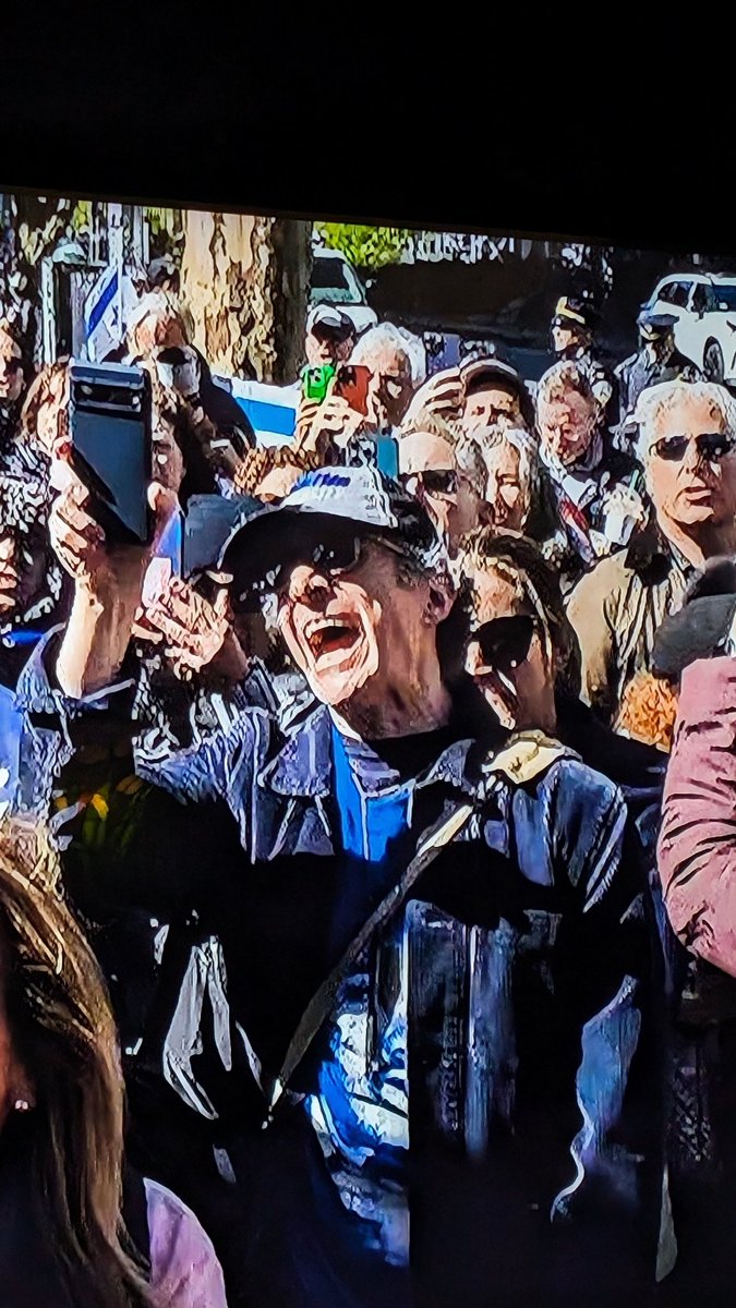 Is that David Lee Roth with a with a Google pixel?
#TeamPixel #PixelSuperFan
@GooglePixel_US @madebygoogle