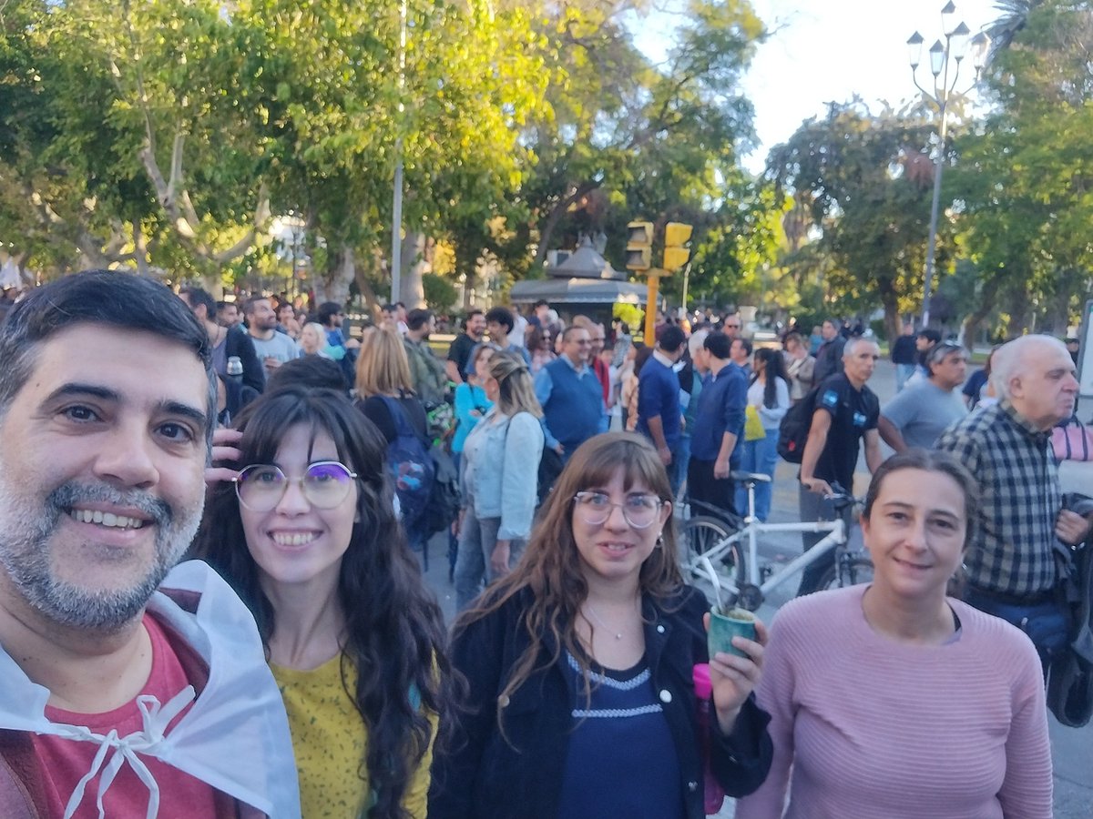 GermanChoves's tweet photo. Marchando por la #EducacionPublica contra el ajuste, la entrega y la represión #FueraMilei #fueramileiya https://t.co/YgCuO9dFDS