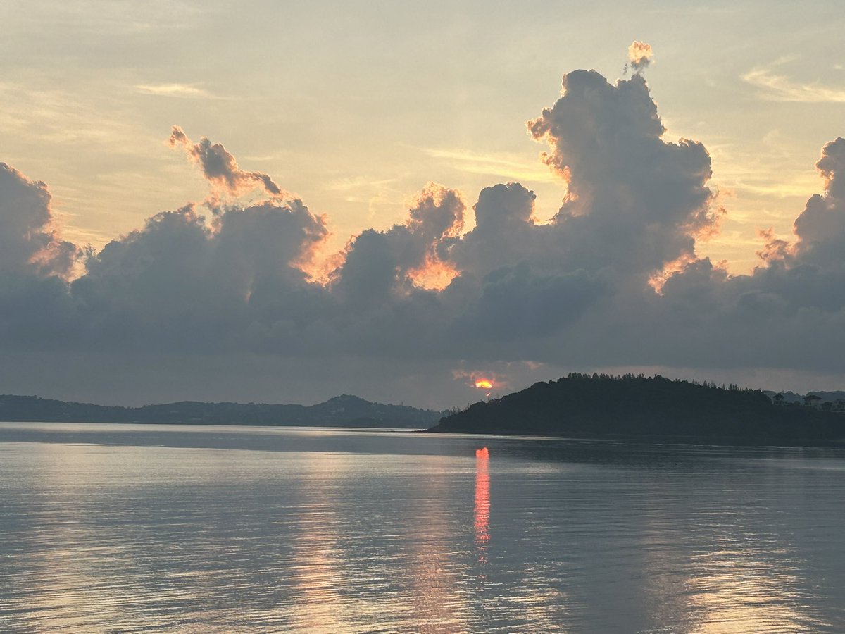 Sunrise on the final day of Samui. Next stop Phangyang ☀️🏝️🇹🇭