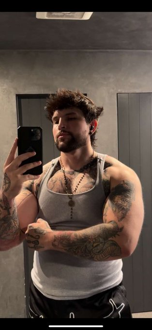 210lbs vs 270lbs https://t.co/EJqeiaKx0h