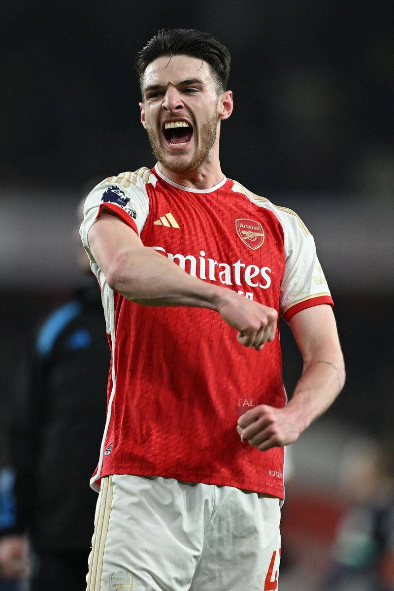 ArsenalN7's tweet photo. Declan Rice is what a £100m midfielder should look like. If you could assemble the perfect AI footballer, he would be it. The midfield presence, the power, the acceleration, the speed, the passing, the defensive prowess. A true asset to any team. What a signing 🔥 https://t.co/l8KOd8isd5