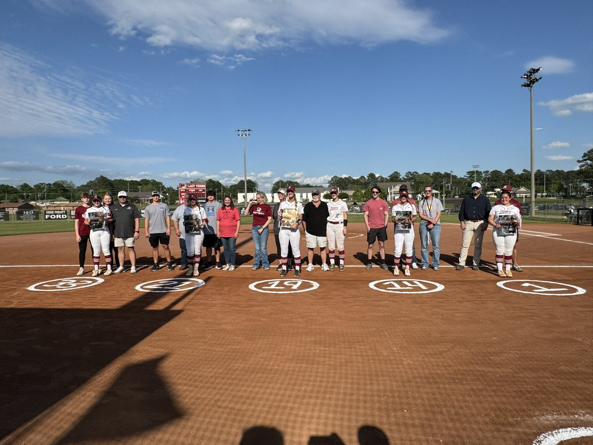 Senior day in Hartselle! This group got their first introduction to me a few years back, and they’ve treated me like one of their own ever since. Great people! 

<a href="/blayne_godfrey/">Blayne Godfrey</a> <a href="/Kaelyn_Jones46/">Kaelyn Jones</a> <a href="/brooklyn_stiles/">Brooklyn Stiles</a> <a href="/Chloe_Gray1221/">Chloe Gray</a>