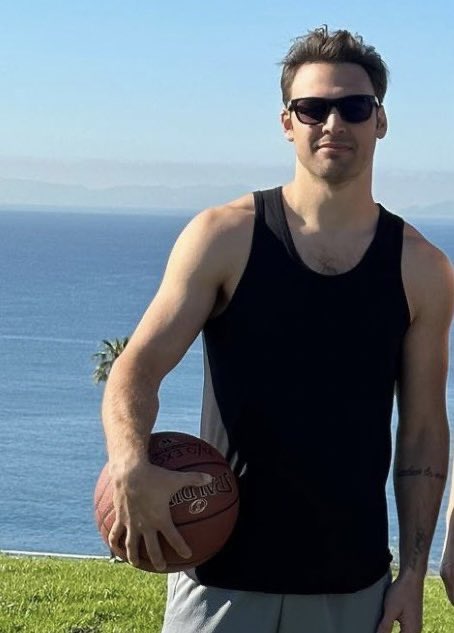 eightpackdiaz's tweet photo. you know how to ball          i know aristotle https://t.co/1zlgN19pTR