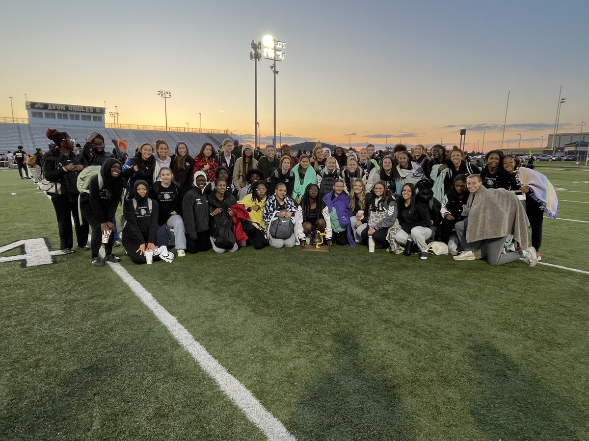 bhsdogs's tweet image. Girls @BHSDogsTrack bringing home the 🔔!

#BulldogFamily