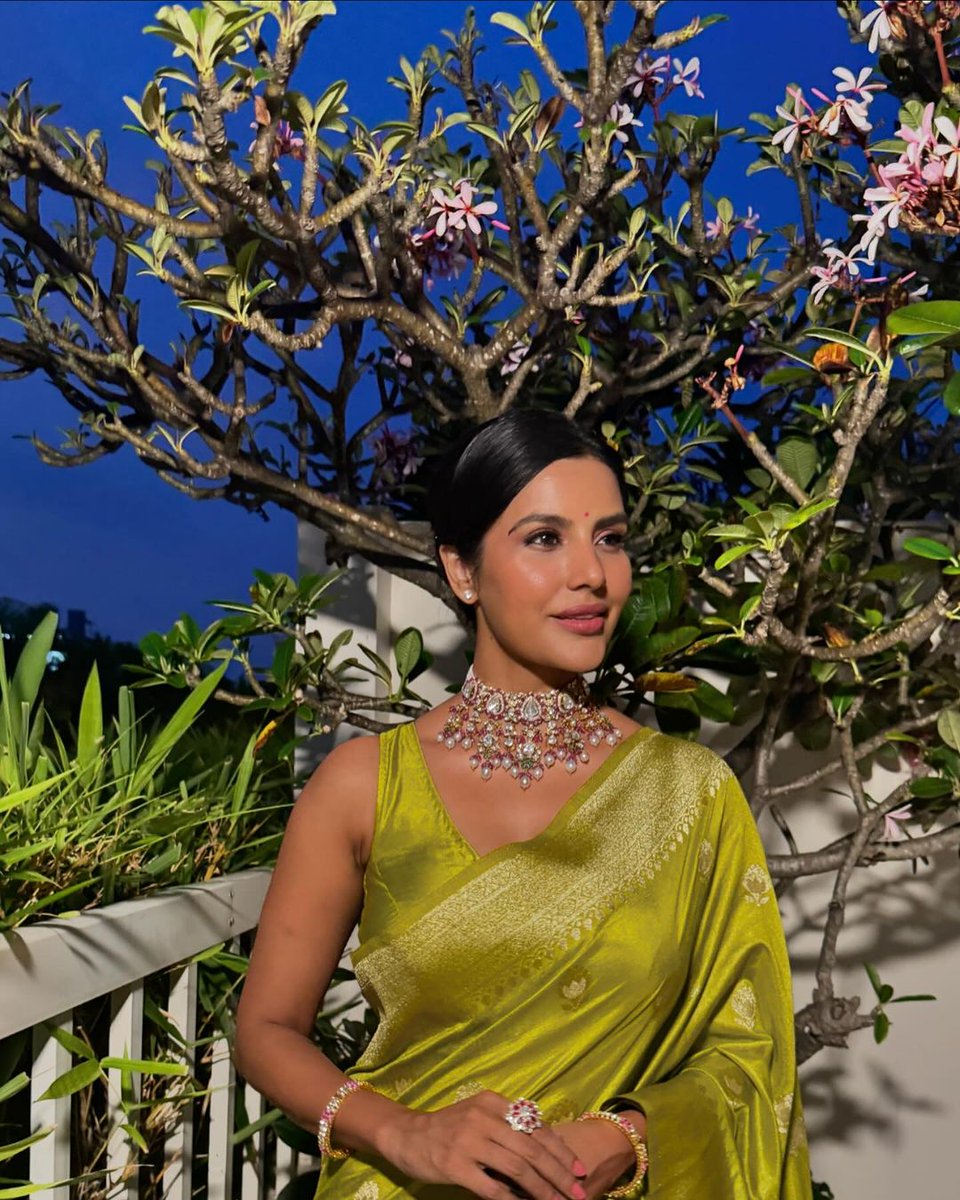 #PriyaAnand Gorgeous Look

Pic : @PriyaAnand 

#KollywoodCinima #Actress #Pic #Heroine #Cinema #Tamil #Image