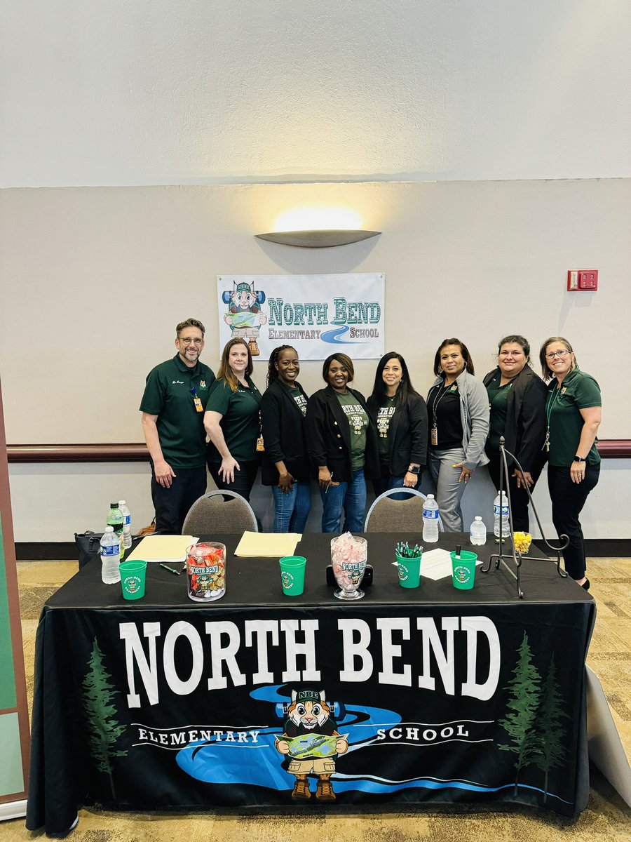 HumbleISD_NBE's tweet photo. NBE team looking for the next Explorers at the HumbleISD job fair! #NothingButExcellence https://t.co/A4SWCyJInN
