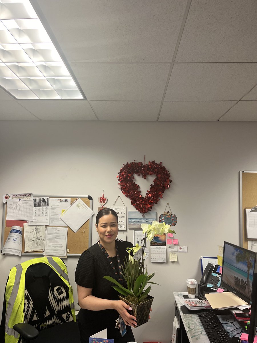 SagharTanner's tweet photo. Happy Administrative Day. Thank you for all your hard work✈️🎊🎂🛫 https://t.co/zcudJnD0oX