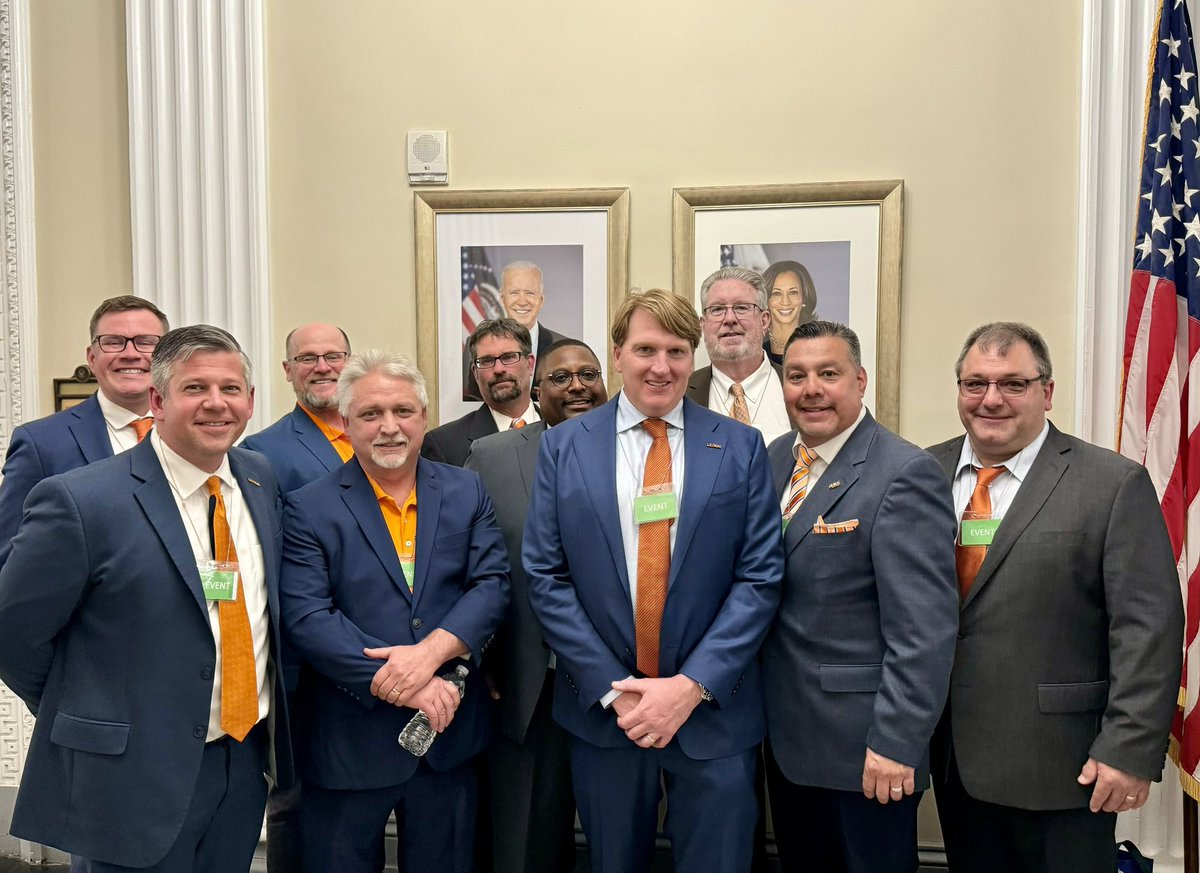 .@LIUNA Wisconsin leaders joined @GPBrentBooker and other LIUNA leaders for meetings at the White House with Cabinet Secretaries and senior Biden Administration officials. @POTUS is working hard everyday to create more opportunities for all #union members. #liuna #1u #wiunion