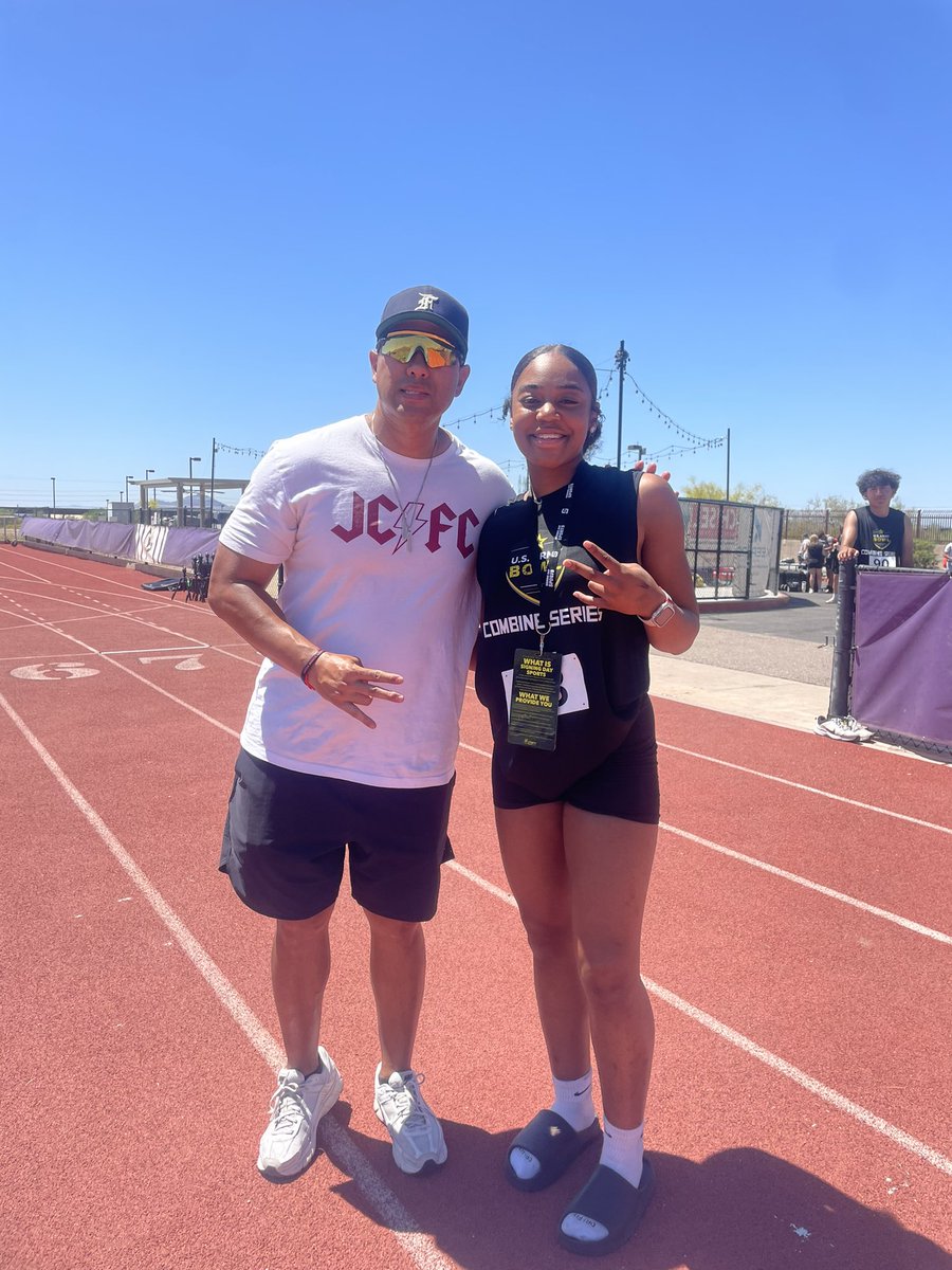 BollerKhali's tweet photo. I had an amazing time @ArmyBowlCombine. All four ladies that earned a spot in the Army Bowl game way to represent az girls flag!! football Thankyou   @JUSTCHILLY @CodyTCameron @gridironarizona
@Sports360AZ
@AZHSFB
@azc_obert
 @CoachTylerFunk https://t.co/JhmM6yP7ya
