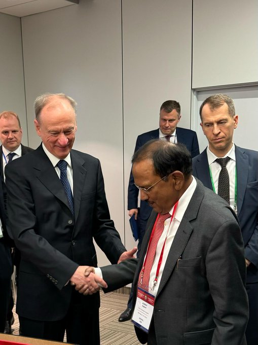 National Security Advisor Ajit Doval meets his #Russian counterpart Nikolai Patrushev on the sidelines of the XII International Meeting of High Ranking Officials Responsible for Security Matters in St Petersburg on Wednesday. 
General discussion over mutual interest.
#AjitDoval