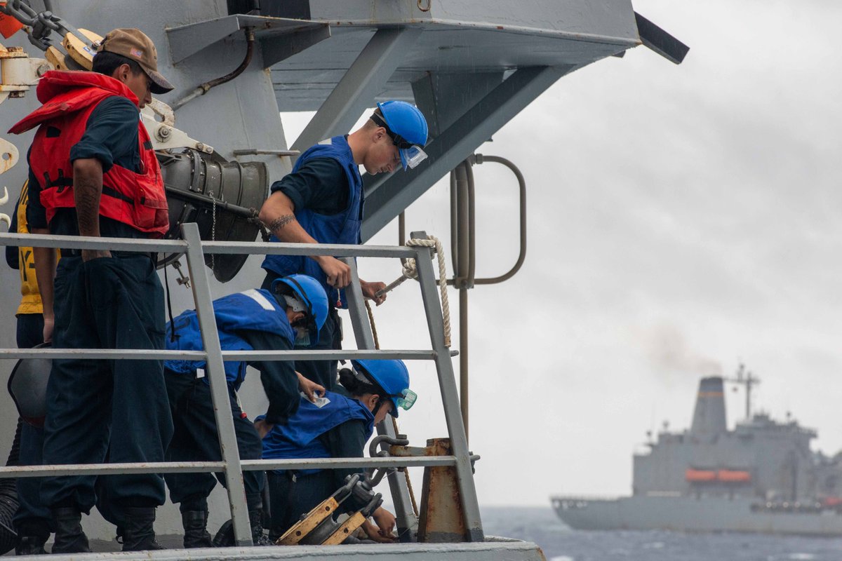U.S. Sailors aboard the Arleigh Burke-class guided-missile destroyer USS Russell (DDG 59) conduct a fueling-at-sea with the Military Sealift Command Henry J. Kaiser-class fleet replenishment oiler USNS John Ericsson (T-AO 194).

#USNavy | MSCDelivers
