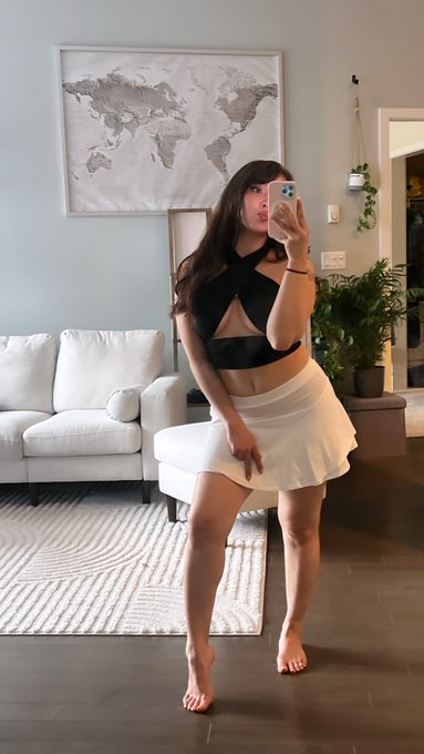 1 pic. Good evening X 🖤 so much content I made today ~ I&rsquo;ll be posting a new video tonight 💦 https://t