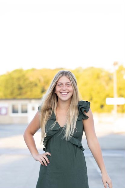 SteveMcT1's tweet image. How is my little girl 18 today??? Happy Birthday Kelsey. We love you so much!