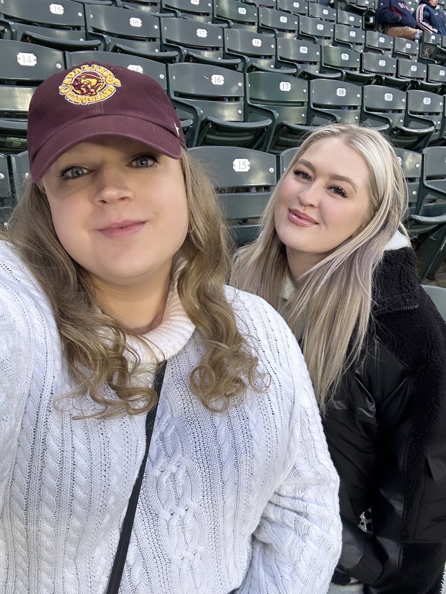 It was cold AF and the Guardians got blown out, but I had such a good time with my Cleveland girlie @gabbgoudy tonight! ⚾️🫶🏻