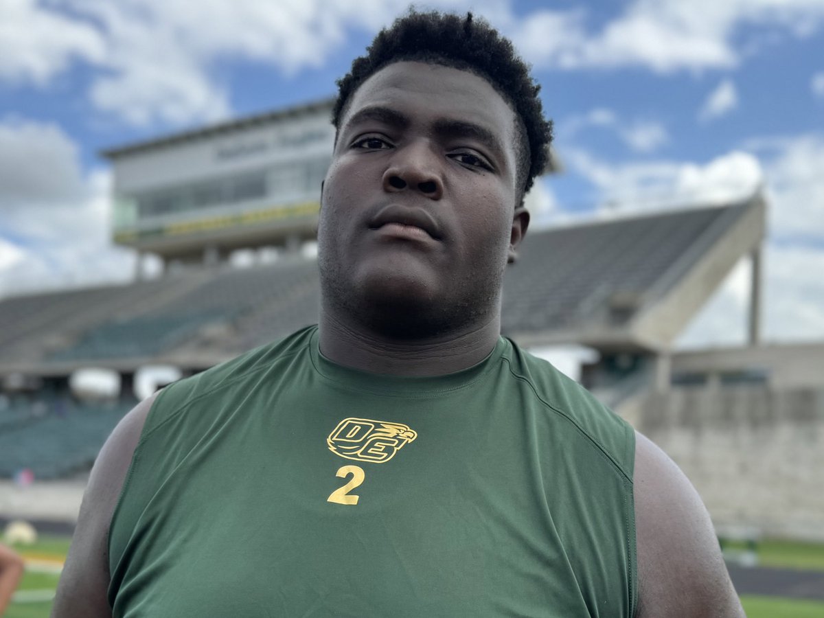 DeSoto 2025 OL and Syracuse pledge Byron Washington is an imposing force on the interior for the Eagles. His strength and power are overwhelming @ByronWash25 | @FootballDesoto | @CoachSweeny