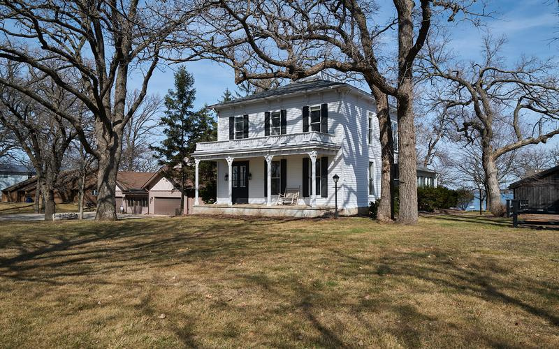 1870 Italianate For Sale in Orleans Iowa
$1,425,000 · 5 br, 2 ba, 1 hb · 3,575 sq ft
oldhouses.com/36302
