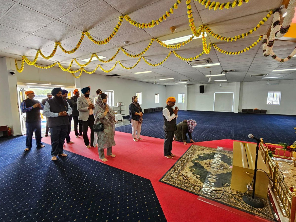 High Commissioner, accompanied by India’s first Consul General in Brisbane Ms. Neetu Bhagotia and HCI Counsellor Ms. Sweety Agarwal prayed at the Gurdwara Saheb at Logan and sought blessings for the well-being of the Indian and Indian-origin communities.