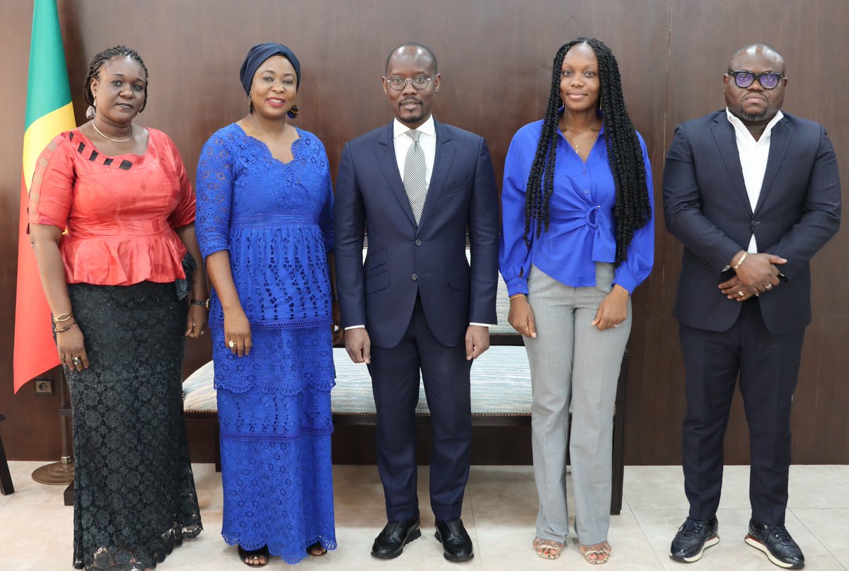 La Directrice de @OITAbidjan poursuit sa mission au #Bénin. Hier, @DiopNdeyeCoumba a discuté avec Modeste Tihounté Kérékou, ministre des #PME et de l'#Emploi, plaidant pour l'appui de #OIT dans la création d'emplois productifs pour tous.