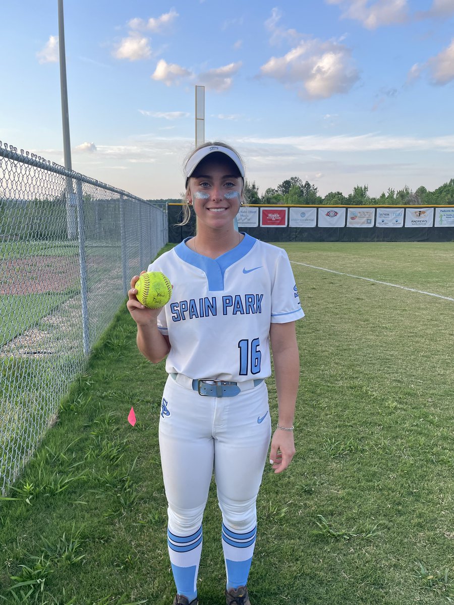 @2025charlee with another 💣 this evening!!! WTG Char keep swinging into the playoffs !!!! #BHMBoltsMade #boltsboom @KyleParmley  ⚡️⚡️⚡️⚡️