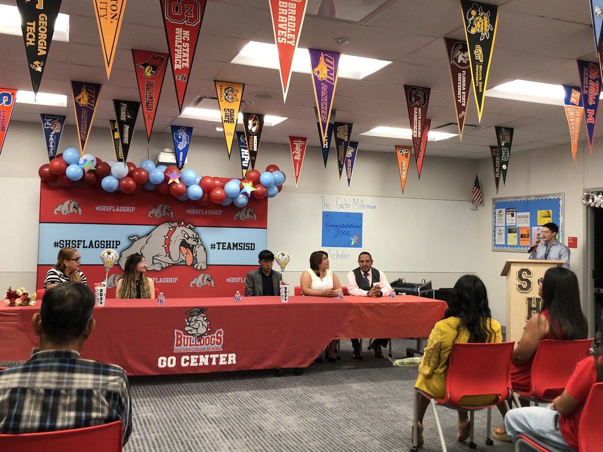 Our College Advisors Ian Valdez and Zaira Varela have put so much time and energy into our senior class! Class of 2024 and the Proud 8 truly admire and appreciate you! Wonderful ceremony today! #SHSCOUNSELORCONNECTIONS @Socorro_HS1 @EOlivas_SHS