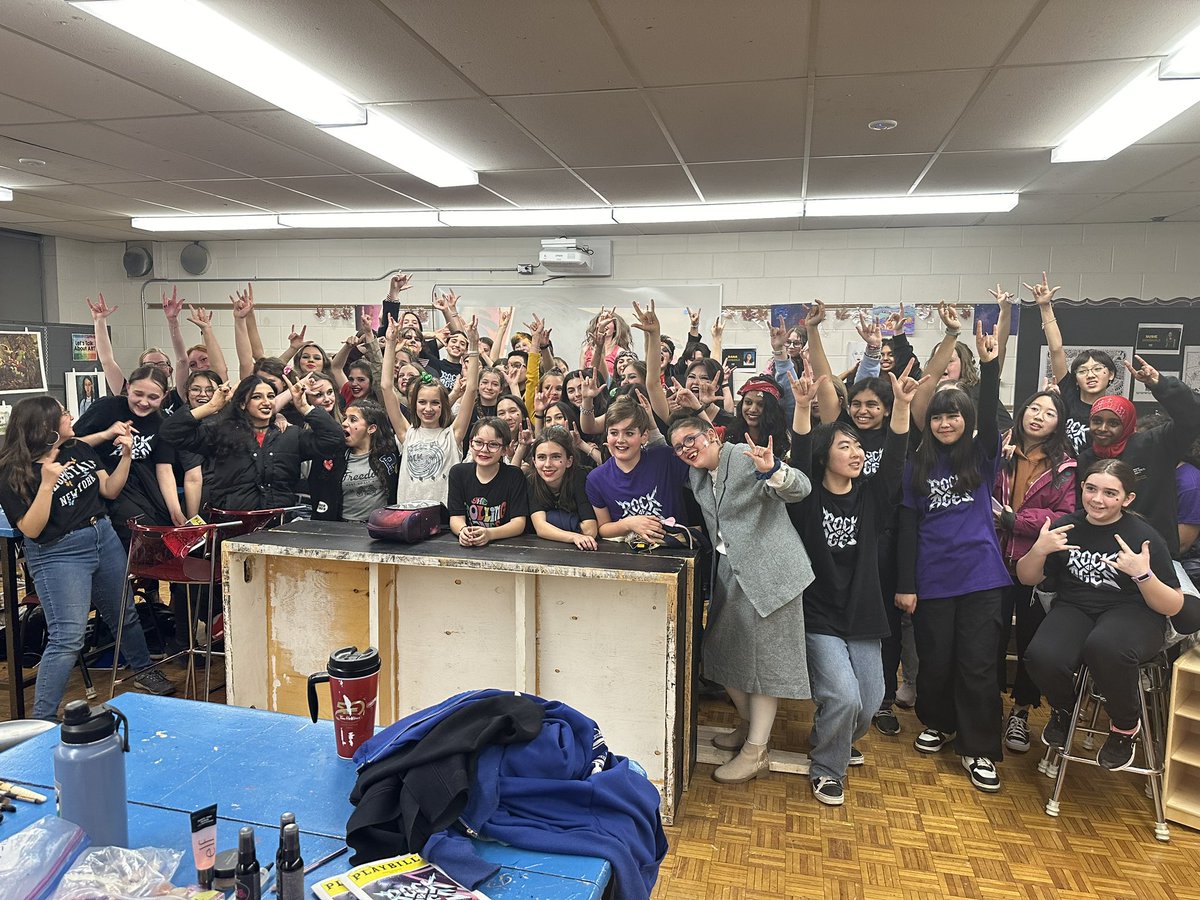 🤟🏻🎼This eve I took in a performance for the ages <a href="/HenryMunro/">Henry Munro MS</a>! The patience, the poise, the presence… in ‘Rock of Ages’ this talented team of students and staff brought it! Rock on <a href="/OCDSB/">OCDSB</a>!🎸👊🏻