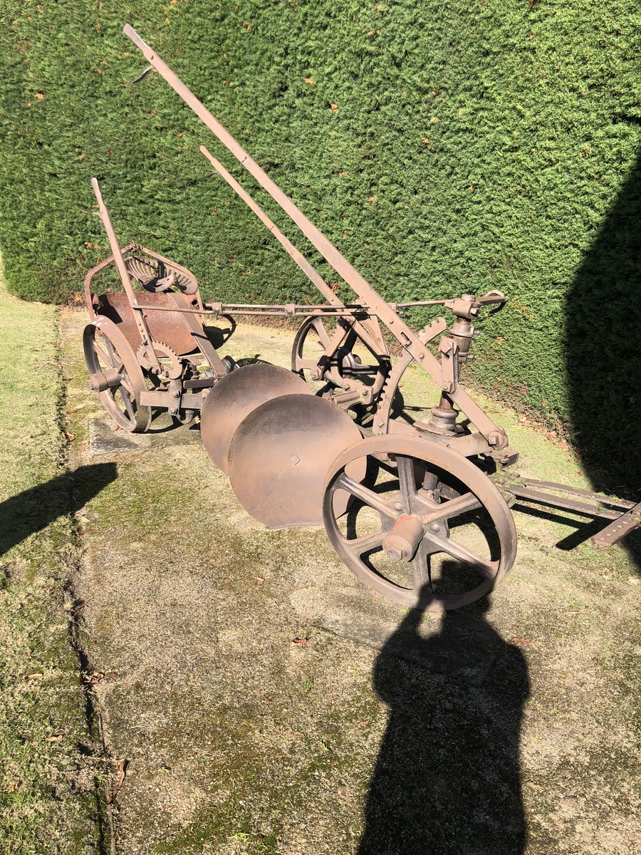 JohnnyA45248357's tweet photo. I’ve passed by this piece of equipment 10 times now , unaware of its significance . A Q &amp;A with Mr Cocking of OCM and Club Cap Tony enlightened all at a reception . The greatest bunkering I’ve witnessed , and all natural . #sandbelt #bunkerheaven #genius https://t.co/HAwgnJoNj0