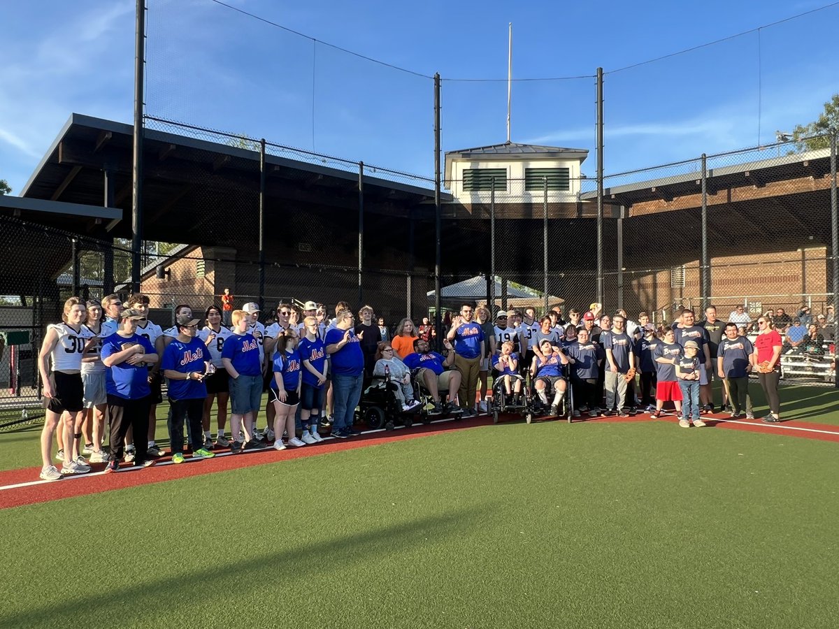 CullmanFB's tweet photo. We had another amazing night at the Cullman Miracle League! The defensive guys had a blast! https://t.co/kwQOZeU5fP