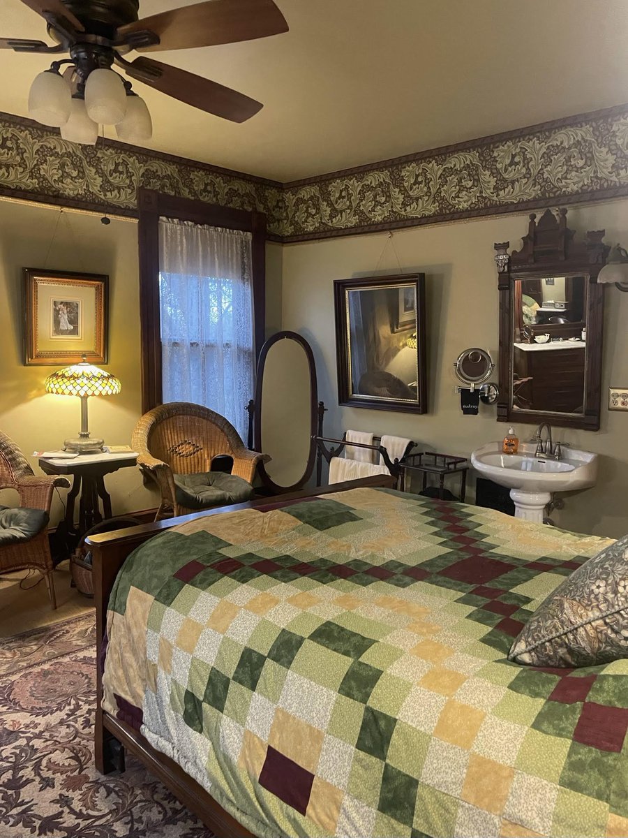 AllenhouseA's tweet photo. Book your stay to wind down in our beautiful Allen House #amherstma #vacation #relaxation https://t.co/ve1Lb0m7sX