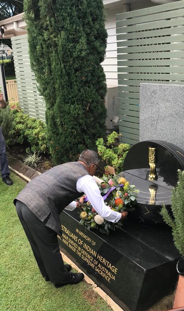 #LestWeForget High Commissioner and India’s first Consul General in Brisbane Ms. Neetu Bhagotia paid tributes to the memory of Indian-origin soldiers at RSL multicultural war memorial at Sunnybank in Australia.