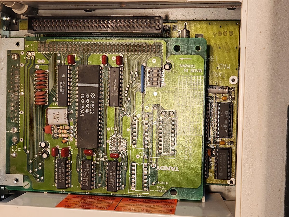 NYVintageMicros's tweet image. I rescued this Tandy 1000 HX  from ewaste, but the cable was clipped, keys knocked off, and cover lost. My friend Ian fixed it. Just need a cover now.

The HX released in 84', with DOS 2.11 stored in a ROM, 640k RAM, 16 color display, and 3 voice sound. 

#Tandy1000
#Radioshack