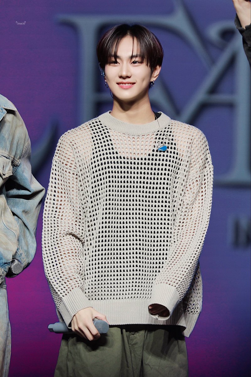 ジョンウォンさん可愛いビジュなのに、この編み編みニット脱いだら細