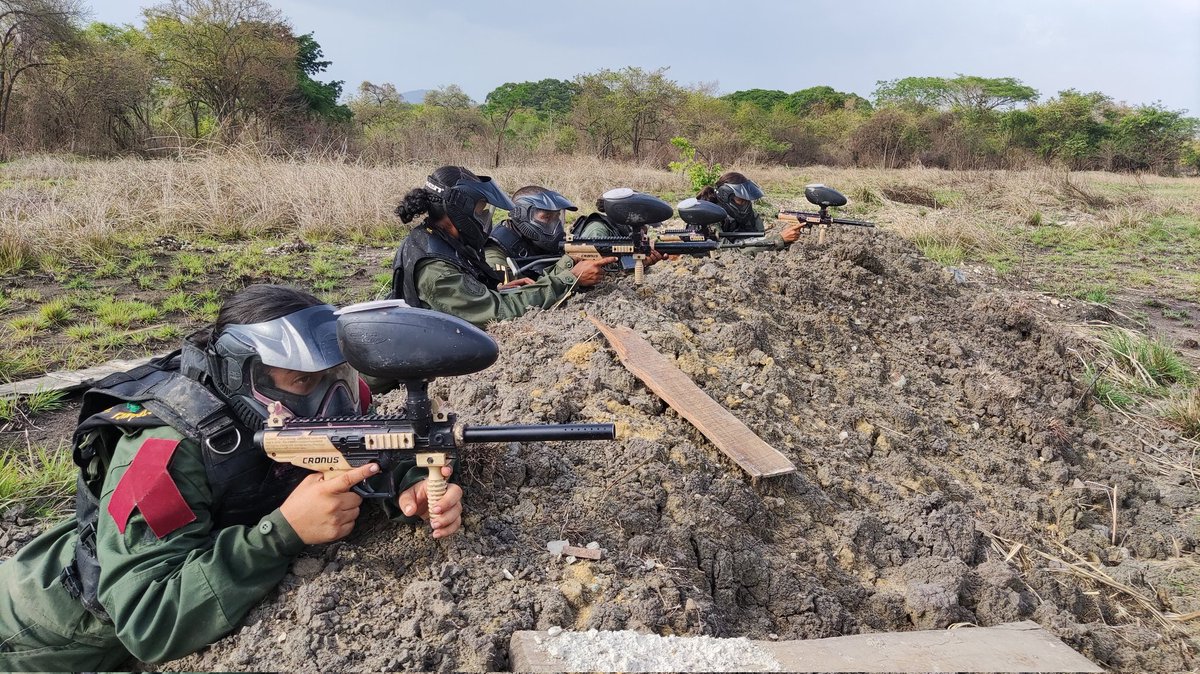 #ENTÉRATE Las Unidades de Resistencia de la ATMCE realizó pasaje de la Cancha 'Combate en Áreas Urbanas' por instructores de la @AMGNB_FANBV en el PCMC UMBV 2024. #UMBVManiobras2024 #MTRR