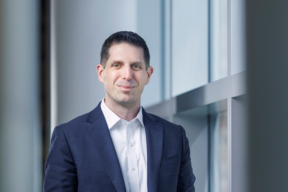 Author, investor, thought leader and former deputy CTO Nick Sinai is your 2024 Industry Eagle award winner. Congratulations, @NickSinai! buff.ly/4aOTt3l