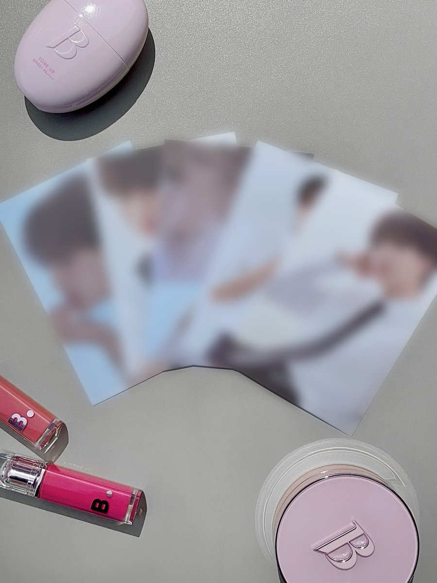 banilaco_kr's tweet photo. BANILA CO with JEONGHAN
미공개 포토 엽서SET
☆ ｡+.｡☆ﾟcoming soon｡☆ ｡+.｡☆ﾟ

✔ 4/29(월)부터⏰
✔ 바닐라코 공식몰(https://t.co/Bdc08NHCuu)
✔ 카카오톡 선물하기 팬심저격탭
(https://t.co/dIvy9Jpq2o)
✔ 오프라인 매장(명동1호점 / 면세 바닐라코전 지점)에서
✔ 5만 원 이상 구매 시
(카카오톡선물하기에서는 5만원 기획 세트 구매시)❣
✔ 바닐라코 with 정한 미공개 포토 엽서SET(5종) 1:1 증정😘

*수량이 제한되어 있어 조기 소진될 수 있습니다.
