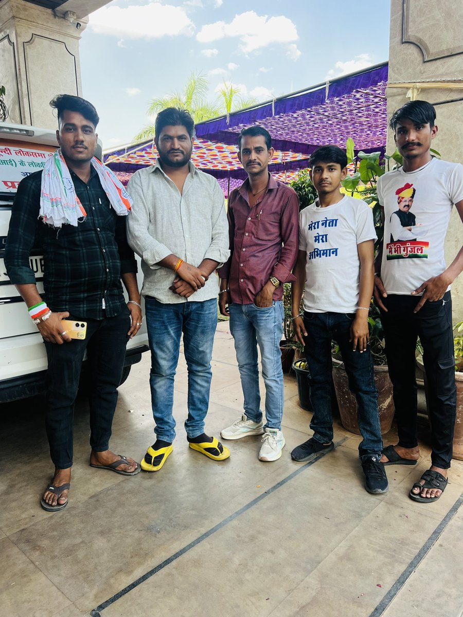 pradhangurjar__'s tweet photo. #कोटा-बूंदी लोकसभा से जन-जन के लोक लाड़ले लोकप्रिय प्रत्याक्षी श्री प्रहलाद जी गुंजल की विशाल जन संघर्ष एवं जन समर्थन यात्रा में हजारो हजार युवा साथियों के साथ भाई #gopalbassi जी शामिल रहें
#kota #bundi #kotabundiloksabha #PrahladGunjal @PrahladGunjal @Gopal_Bassi https://t.co/KWeyfKQ2Ow