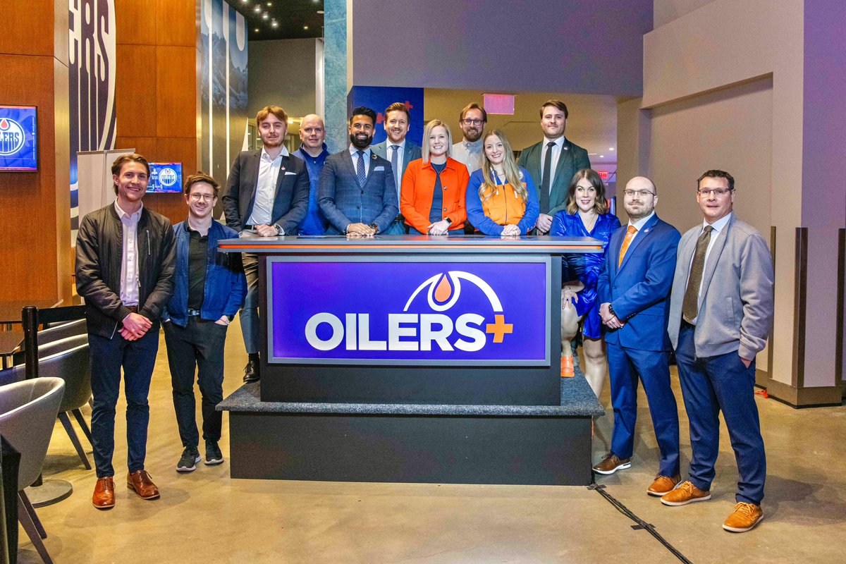 The team that makes it all happen. 🚀 Grateful to work alongside some the most talented individuals I’ve ever met! @CPulk7 @taschnei @Jacob_Cathro @jasonkonoza @ryanfrankson @paigymartin @RyanMojo @JKentReporting @JamieUmbach @bailliescheetz @ddubthedev Carey Komadina #Oilers
