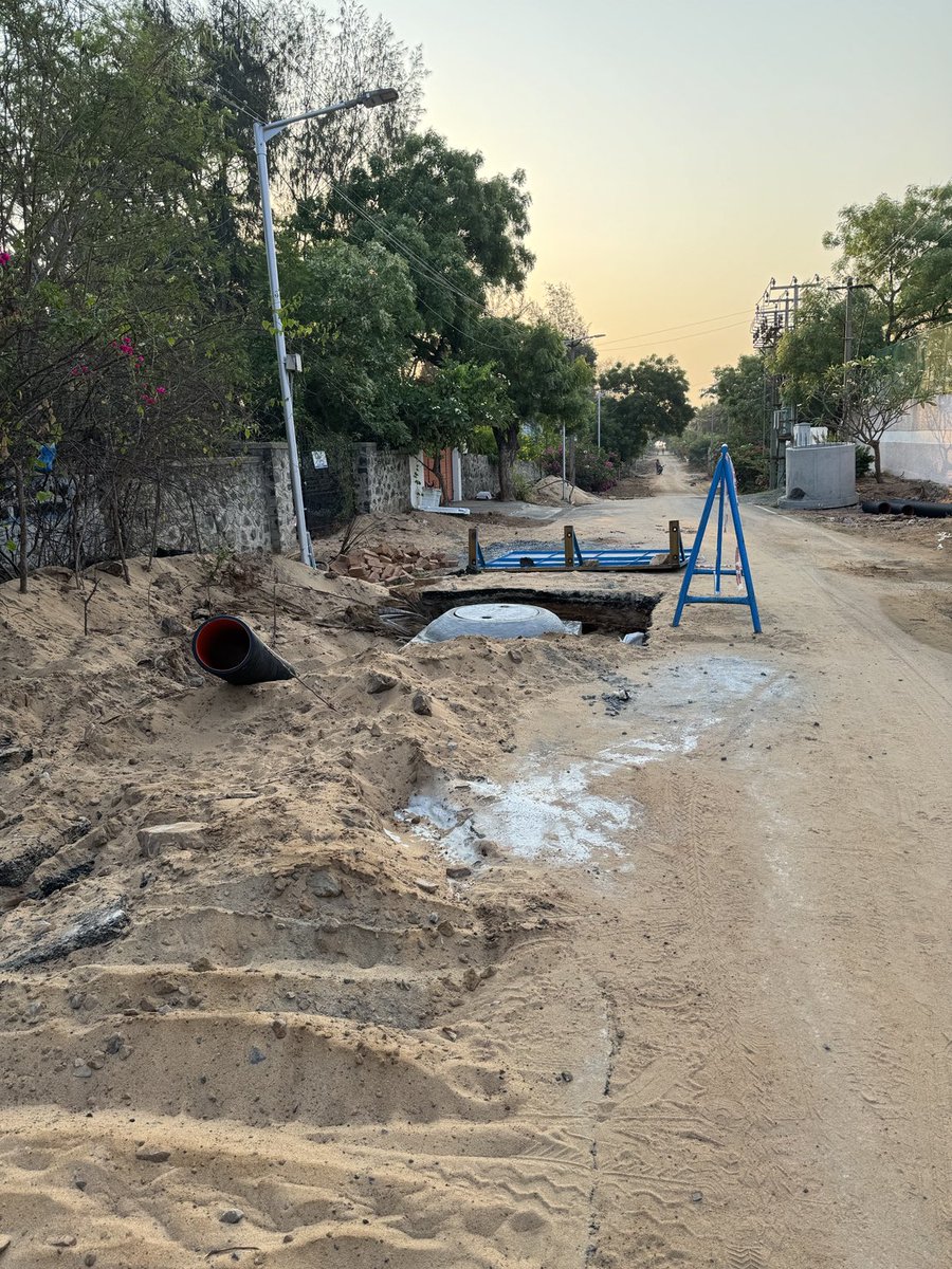 ⁦@mkstalin⁩ ⁦@RAKRI1⁩ ⁦@rdc_south⁩ ⁦@OMRcat⁩ ⁦@selvamraja⁩ ⁦@NarendranKs⁩ ⁦@chennaicorp⁩ It will be nice to see CM Stalin to cycle down Seshadri and Bharathi Avenues in Injambakkam & also other roads along ECR to see Singara Chennai roads