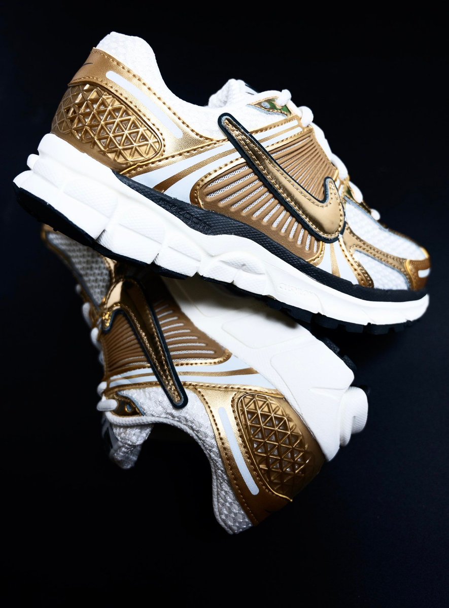 Nike Zoom Vomero 5 'Metallic Gold' 🏆✨ bit.ly/3Uqscyl