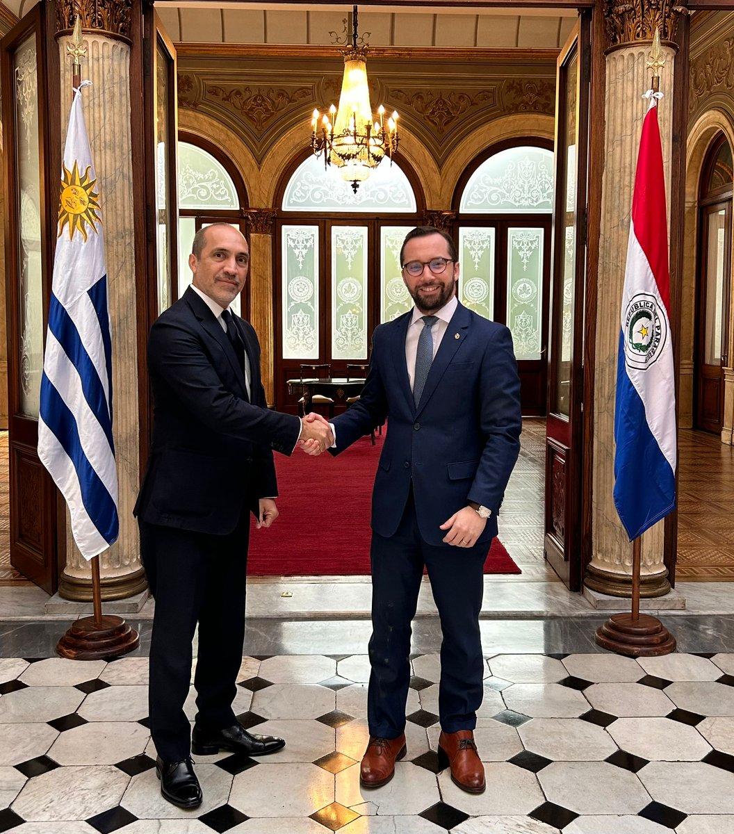 El Subsecretario 🇺🇾 @N_Albertoni recibió a su par de Paraguay🇵🇾 Víctor Verdún para celebrar una nueva reunión del mecanismo de consultas políticas. Se abordaron diferentes aspectos que hacen a la nutrida agenda de la relación bilateral en materia política, comercial y económica.