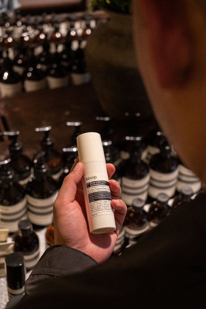 kajornfurst's tweet photo. Aesop Thailand เค้ากลับมาแล้ววว จัดเต็มขนกันมาทุกไลน์โปรดักส์ มีครบตั้งแต่หัวจรดเท้าไปจนถึงของใช้ในบ้านและผลิตภัณฑ์ของน้องหมาน้องแมว พุ่งตัวไปเลยที่ ทองหล่อ 13 #AesopThailand #AesopSkincare #LetsHoparound https://t.co/LYfEPeCEPb