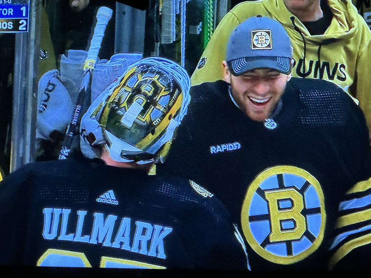 alexshep_'s tweet photo. Jeremy Swayman really be like “Bertuzzi thought he had that one” LOL BYEE #nhlbruins https://t.co/x6UkZtYOJW