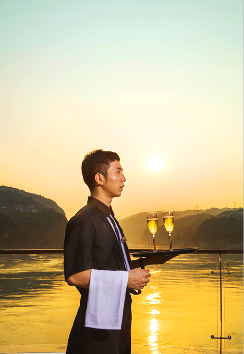 Get spoiled while cruising on the Yangtze River. 💫 🌊 🛳️   
   
#ChinaTravel #YangtzeRiver #CenturyCruises 🌏 #TravelGoals #ChinaHolidays