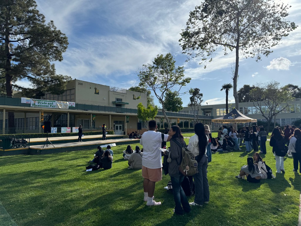 DrJoniLBC's tweet photo. #TeamD9 was excited to have been part of the Youth Power Long Beach Voter Fair today! It was incredible to see so many young voices coming together to learn about civic engagement, how to support small businesses, and the power of voting. https://t.co/T642LfJrrr