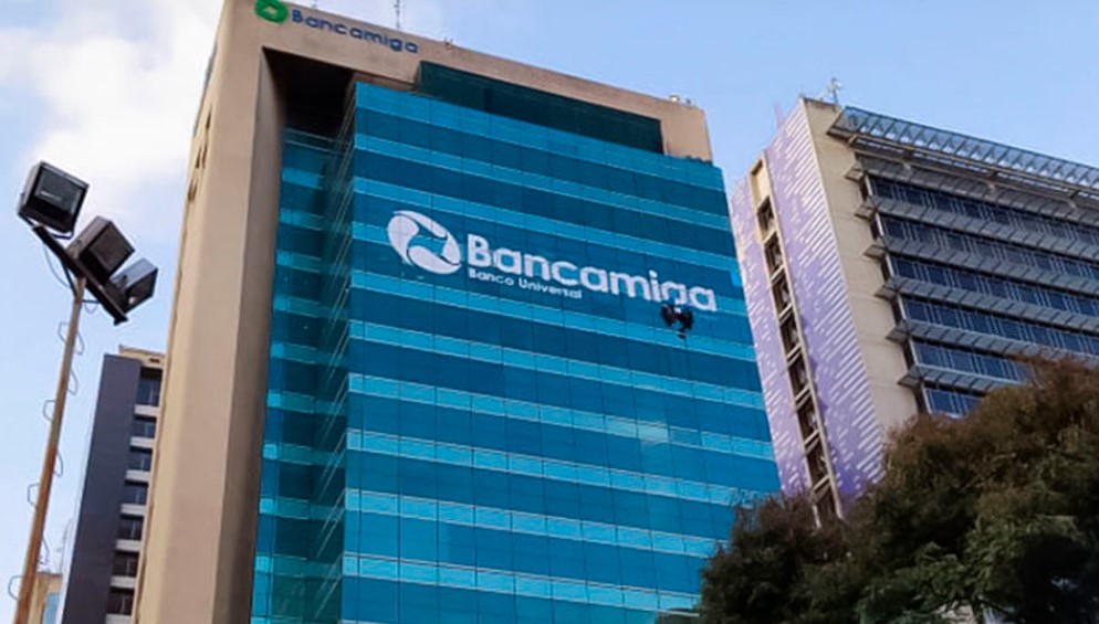 #ElDíaEnVzla ¿Qué pasará con los clientes de Bancamiga y el resto del sistema bancario nacional? ow.ly/6vT850Rn9Bv