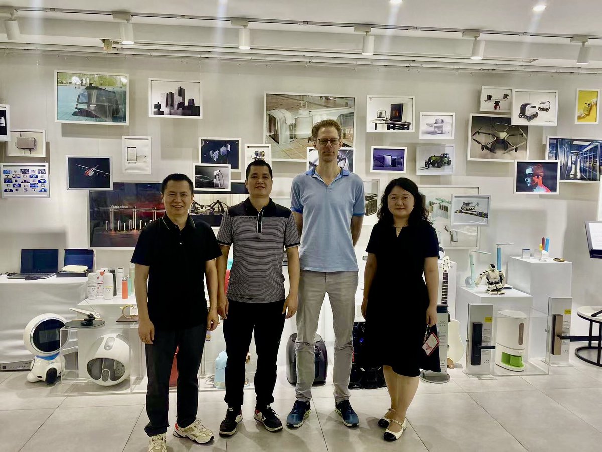 A customer from the Netherlands who spoke good Chinese came to visit and we had a good conversation.